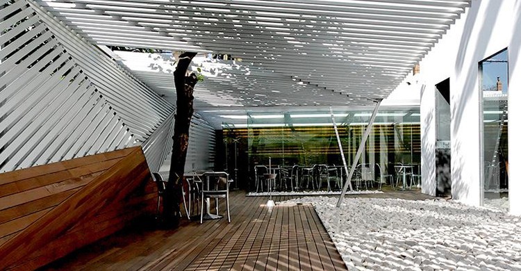 Patio. Hotel Holos