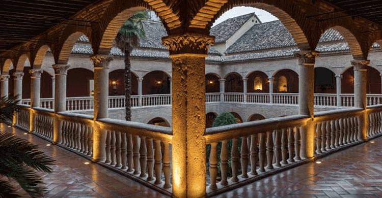 Hotel Santa Paula (espanol.marriott.com/hotels/travel/grxpa-ac-palacio-de-santa-paula-autograph-collection)