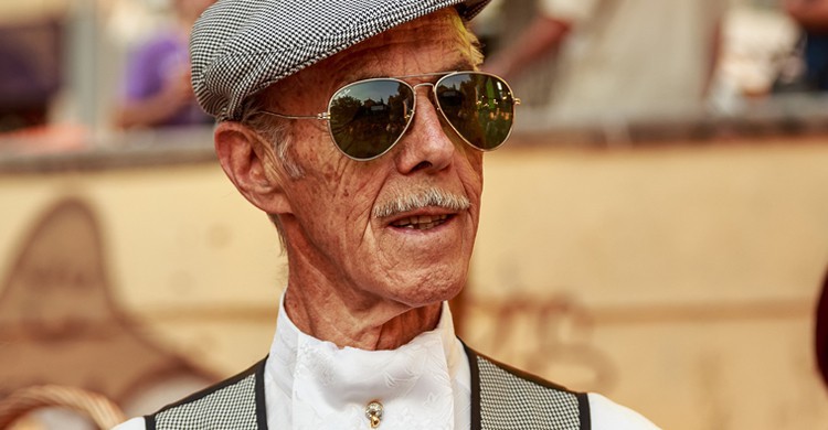 Chulapo fetén en las fiestas de la Paloma. Barcex, Foter