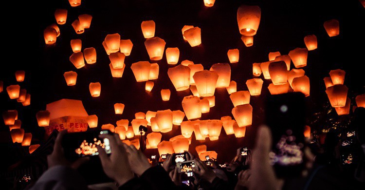 Linternas ya en el cielo de Pingxi. Jirka Matousek (Flickr)