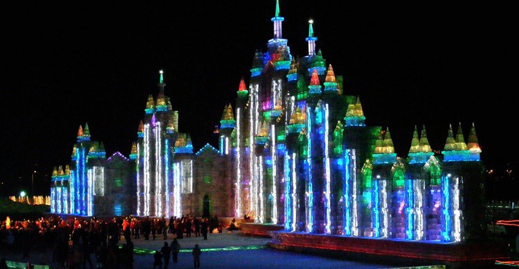 Espectacular edificio hecho de hielo en Harbin. Rincewind42 (Flickr)