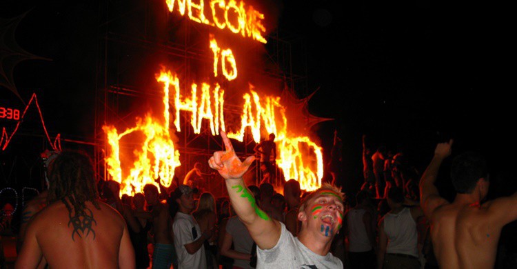 Asistentes a la Full Moon Party. Jessica Rabbit (Flickr)