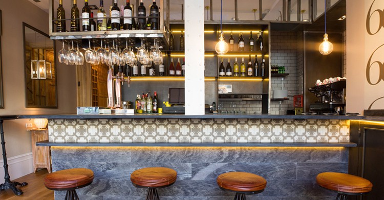 La barra. Restaurante La Contraseña