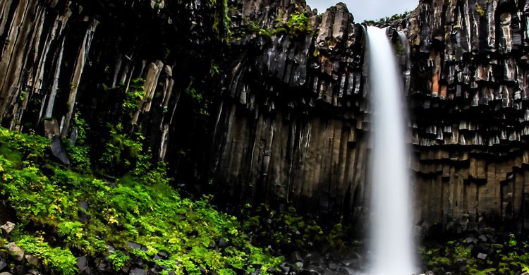 Cascda Negra de Svartifoss, Islandia (Flickr)