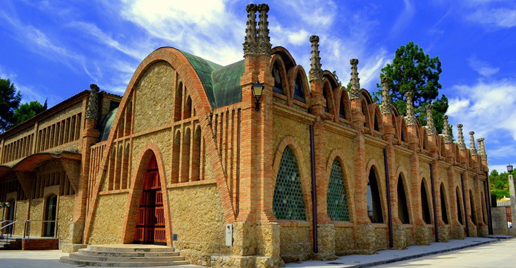 Edificio modernista en las bodegas Codorniú. Angela Llop (Flickr)