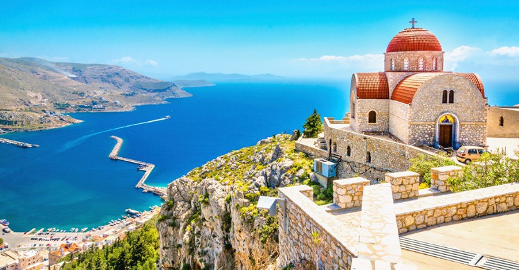 Con estos precios tienes que ir a Grecia. Fuente - Istock.