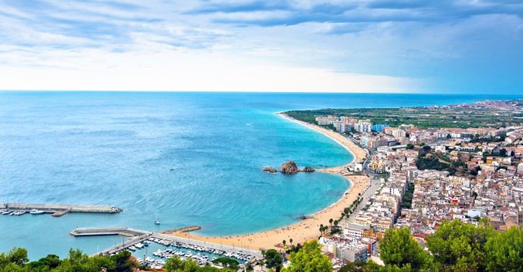 La Costa Brava es perfecta para ir en familia o con amigos. Fuente - Istock