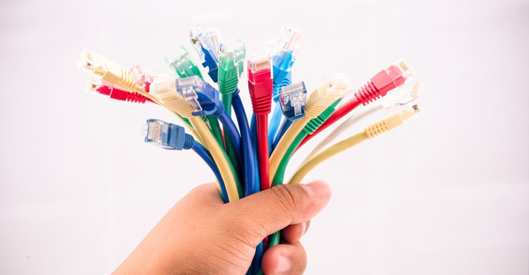 coger los cables (Istock)