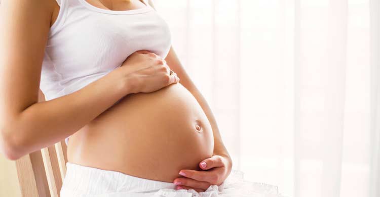 En España aún se conserva la tradición de las tijeras y el cuchillo para saber si el bebé será niño o niña (iStock)