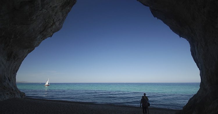Cala Luna (Flickr: Vasile Cotovanu)