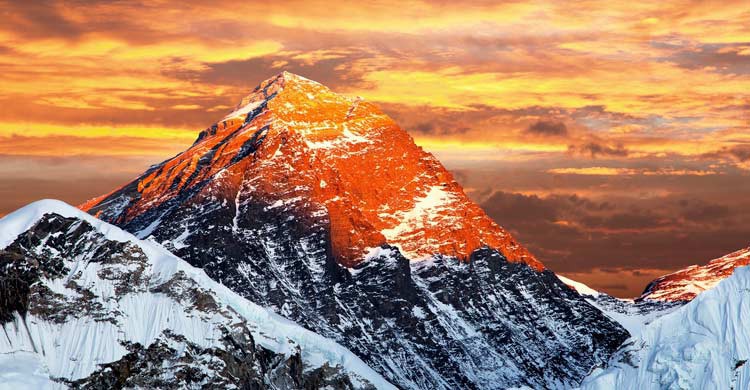 El Everest fue coronado por primera vez por Edmund Hillary y Tenzing Norzay (iStock)