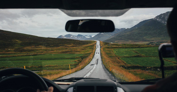 Conduciendo por Islandia. Katiisoup (iStock)