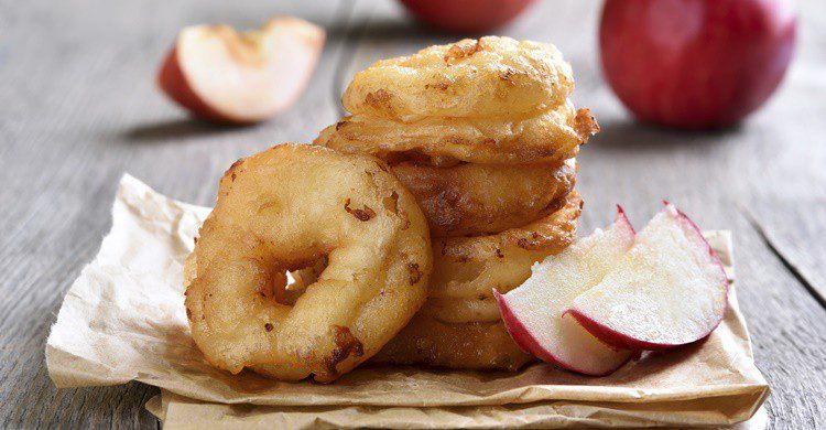 Aros de manzana. Tatiana Volgutova (iStock)