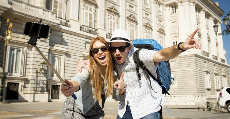 Turistas en Madrid. OcusFocus (iStock)