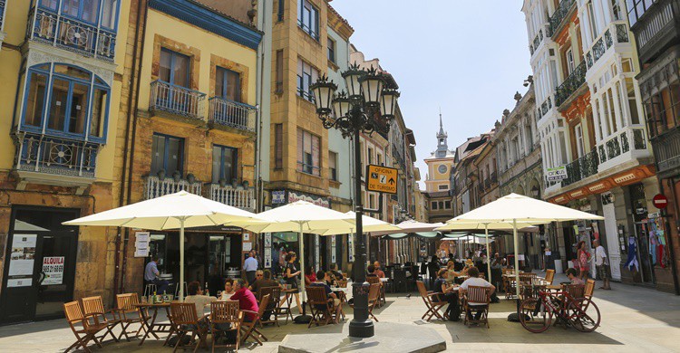 Terraza en Oviedo. Jorisvo (iStock)