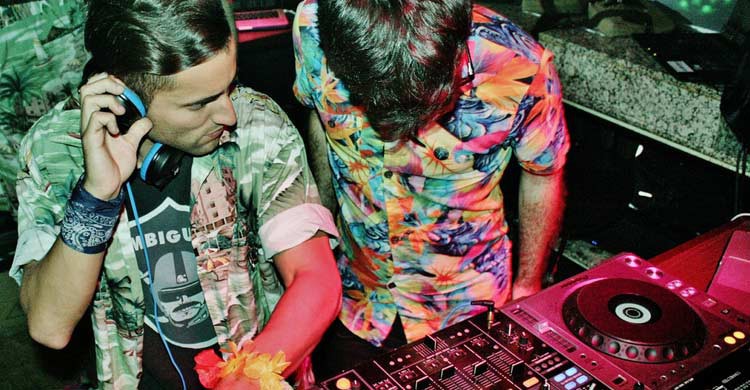 Nylon Club (Flickr)