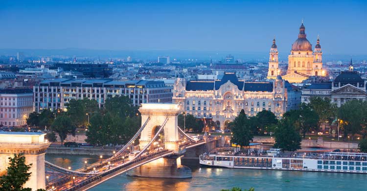 Puente de las Cadenas (iStock)