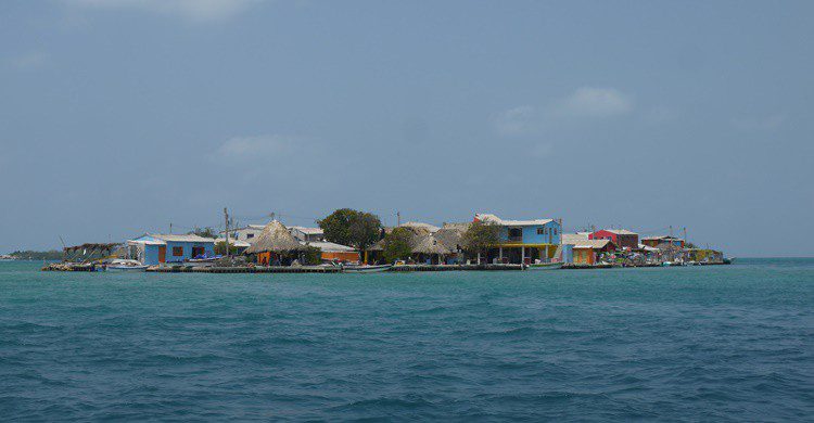 Vista de Santa Cruz del Islote. Uhkabu (https://commons.wikimedia.org)