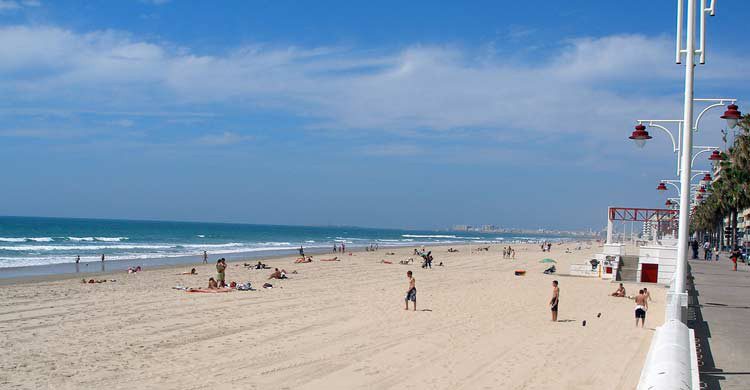 Playa de La Victoria (cadiz-turismo.es)