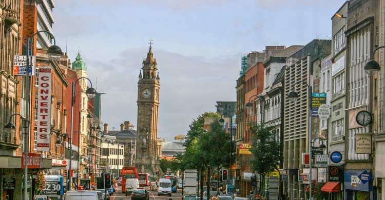 El Albert Memorial Clock tiene una altura de 113 metros (iStock)