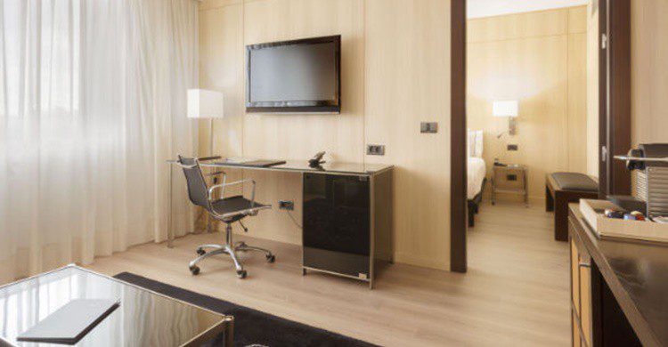 Interior de una de las suites (http://www.espanol.marriott.com/hotels/travel/odbco-ac-hotel-cordoba/)