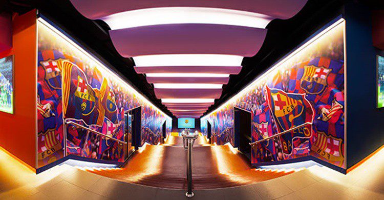 Túnel de vestuarios del Camp Nou (https://www.fcbarcelona.es/tour/comprar-entradas)