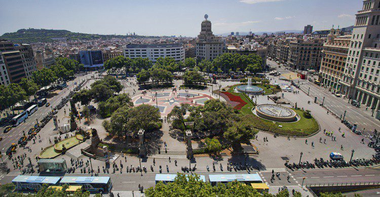 Plaza Cataluña en Barcelona. Thehague (iStock)