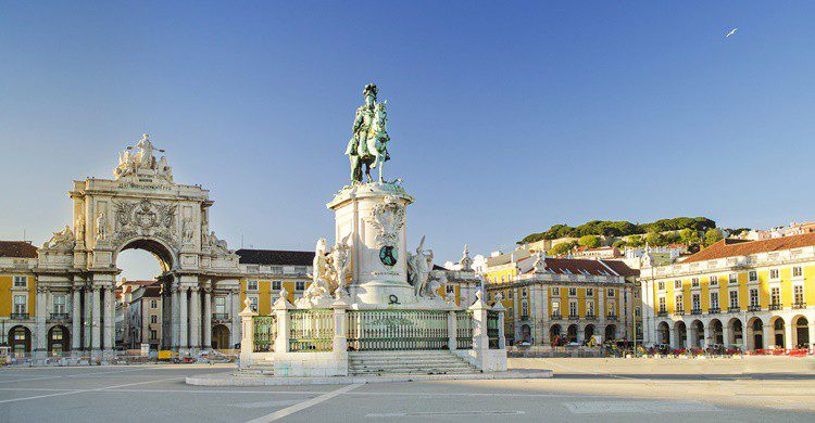 Plaza del Comercio en Lisboa. jackmalipan (iStock)