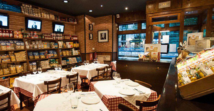 Mesas y tienda (Web de Da Giuseppina)