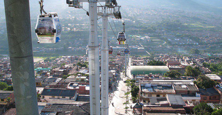 Teleférico de Medellín, un medio de transporte más allí. Ben Bowes (Flickr)