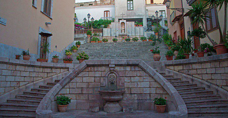 Escalinata de San Marco d'Alunzio. Goldmund100 (Wikipedia Creative Commons)