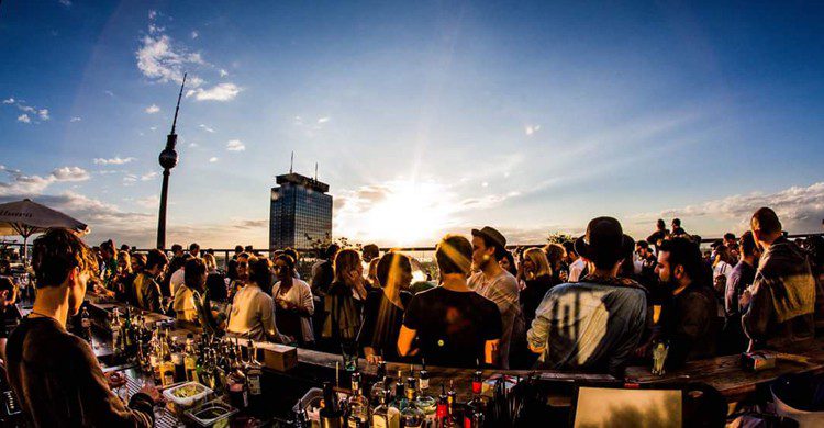 Fiesta en la azotea (House of Weekend, Facebook)