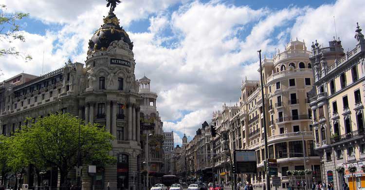La Gran Vía de Madrid supera los 1.300 metros de longitud (wikimedia.org)