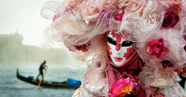 Máscaras y canales en Venecia. Shahramazizi (iStock)