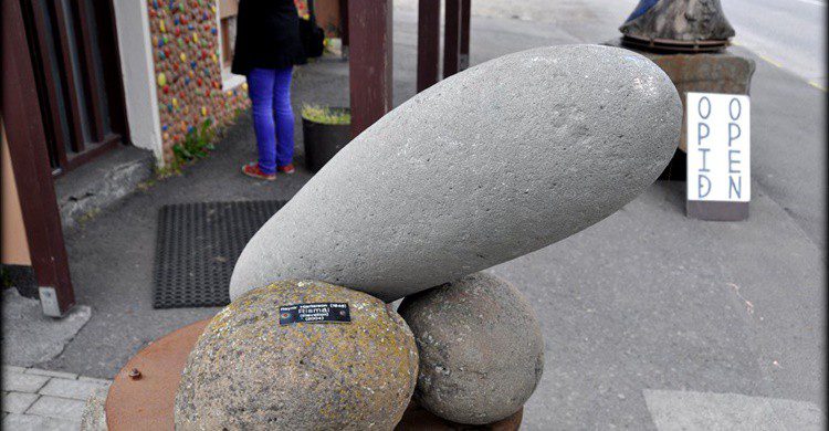 Pene de piedra (http://phallus.is/es/fotos.html)