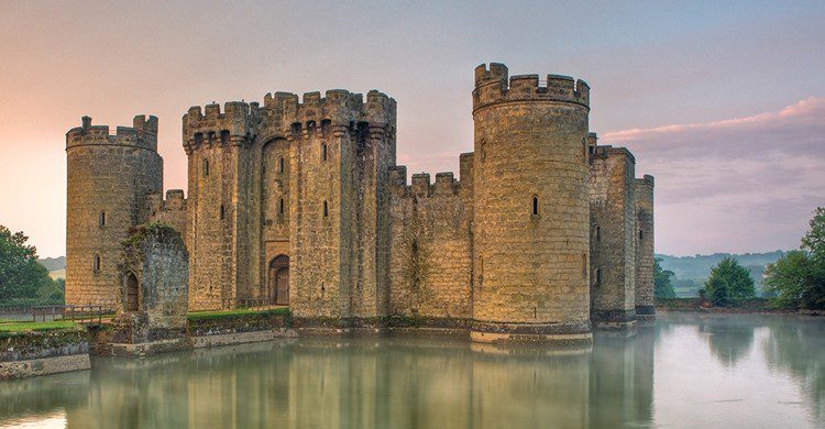 Castillo inglés de Bodiam (wikimedia.org)