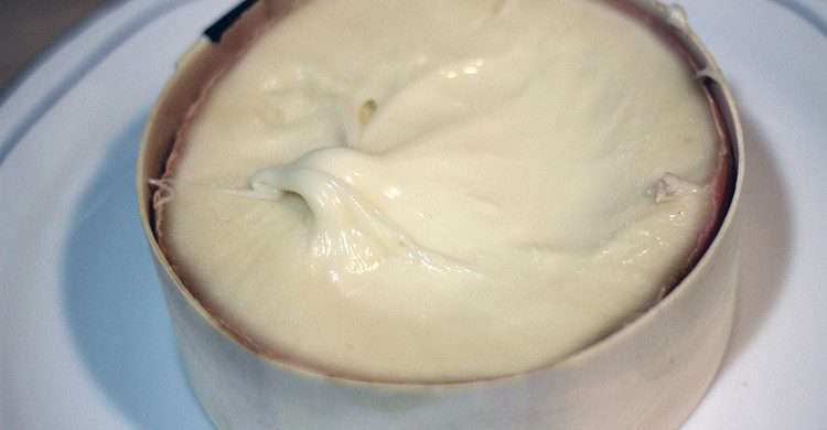 Torta del Casar abierta (Pakus Futuro Bloguero, Foter)