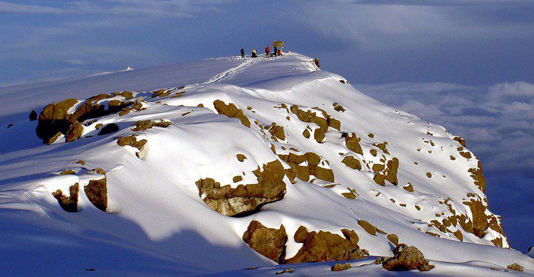 El pico Uhuru, en el monte Kilimanjaro, es el punto más alto de África (wikimedia.org)