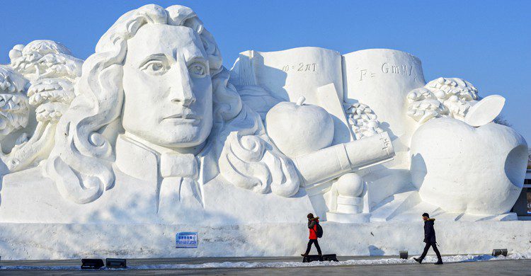 Escultura de Newton (aphotostory, iStock)