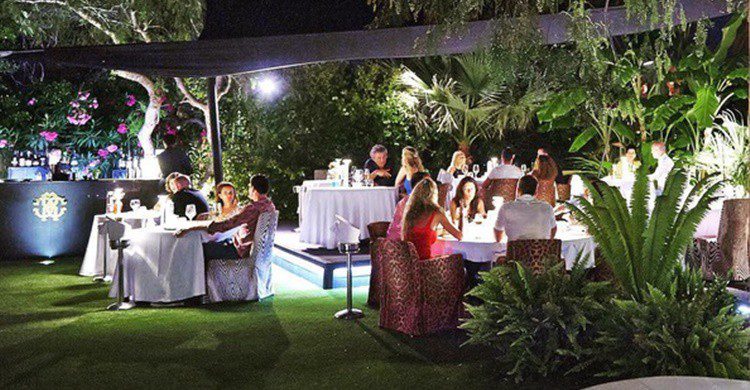 Terraza del Ibiza Restaurant and Lounge de Cavalli. (https://www.instagram.com/cavallibiza/)
