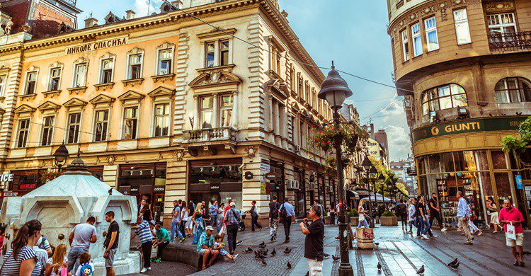 Plaza de la República, uno de los lugares más céntricos y animados de Belgrado. Kirillm (iStock)