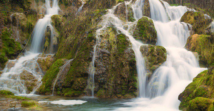 Cascada en plena estación húmeda. Javier Colmenero (Flickr)
