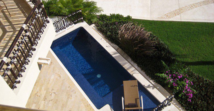 Piscina desde el balcón (egvvnd, Foter)