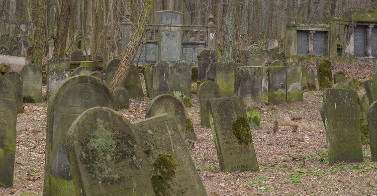 Cementerio judío de Varsovia. 12MN (iStock)