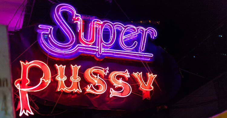 Cartel de neon de un Ping pong show en Tailandia