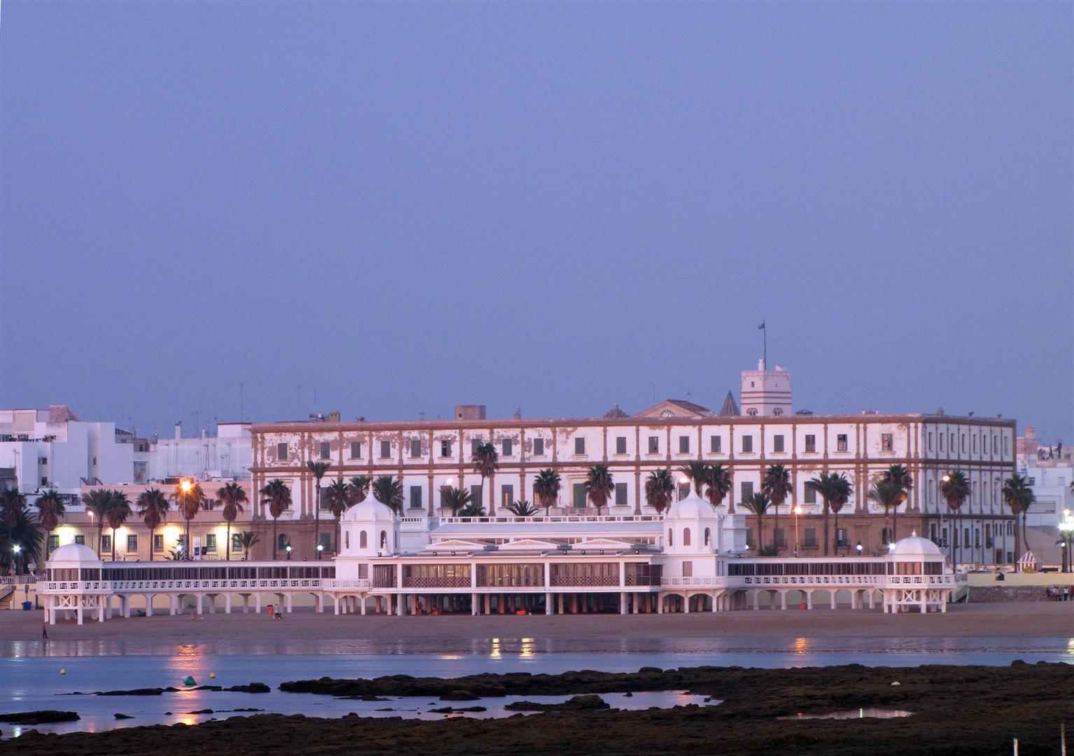 La Caleta Una Playa De Cine En Cadiz El Viajero Fisgon