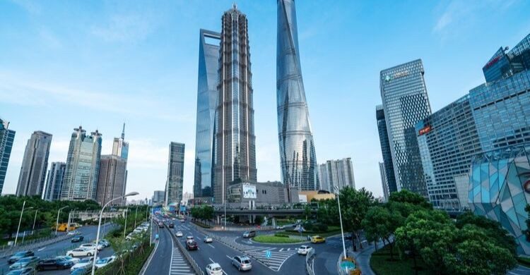 Shanghai Tower (istock)