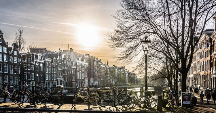 Bicis en Ámsterdam (Pixabay)