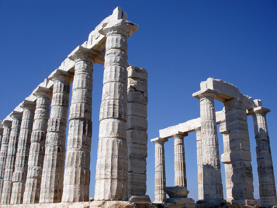 9. Templo de Poseidón a los pies del acantilado