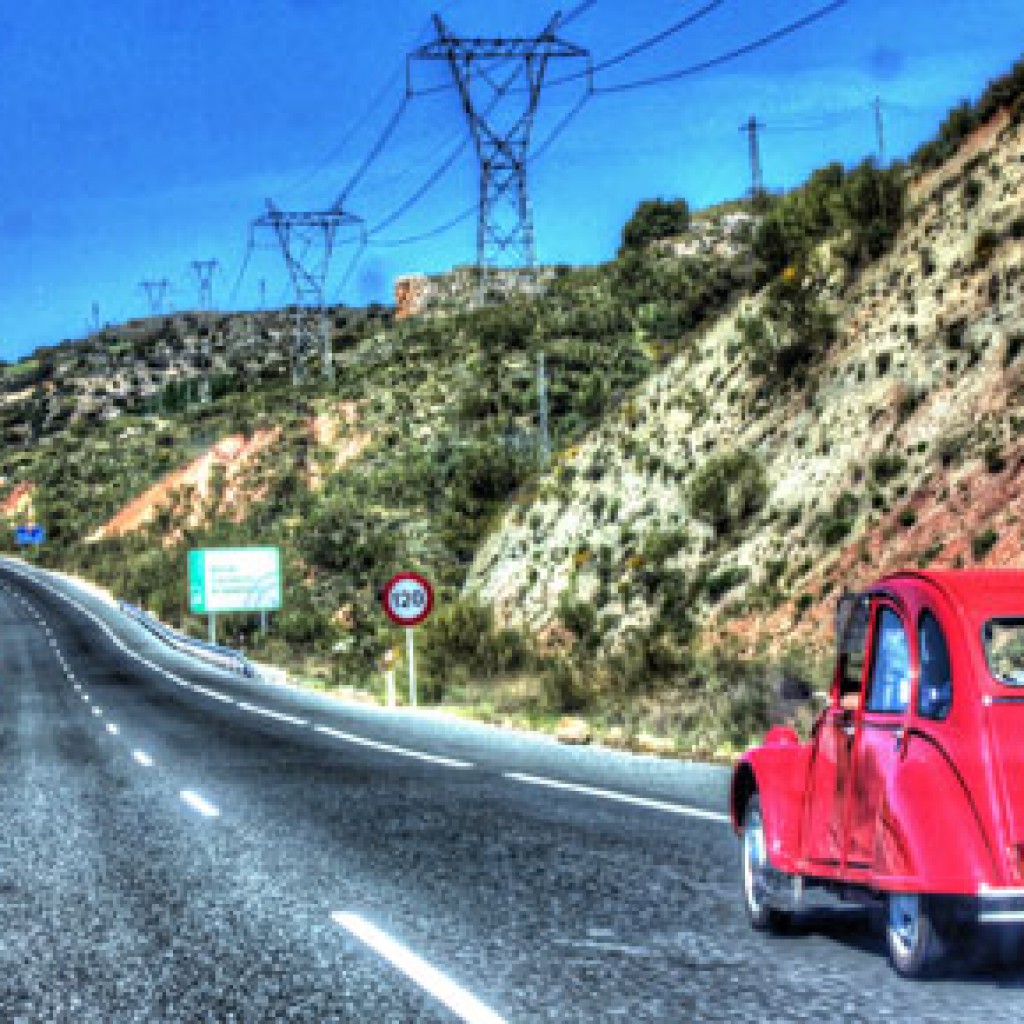 Sigue leyendo 7 rutas en coche por España